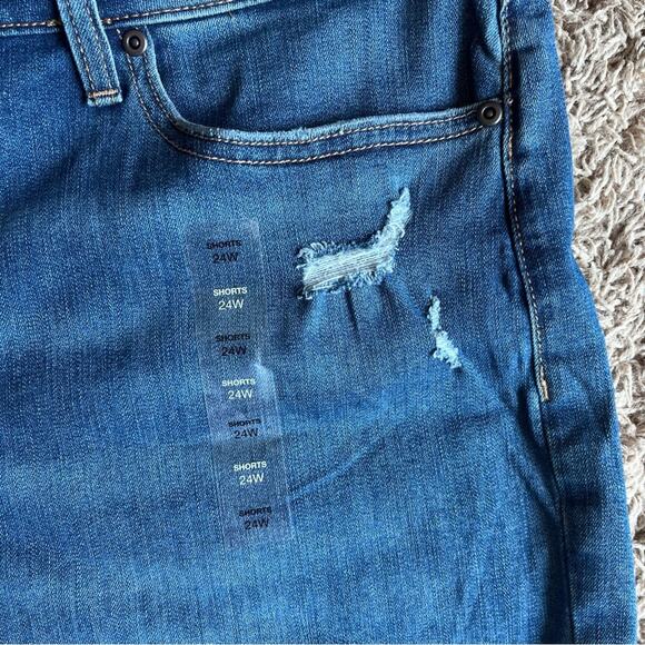 NWT! Sonoma Medium Wash Distressed High Rise Shorts Size 24W - Picture 7 of 7